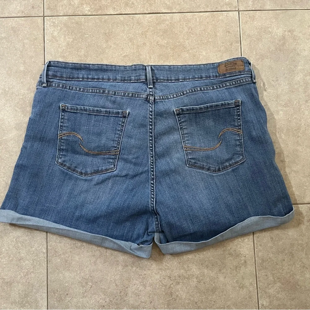 Levi Strauss Signature Denim Stretchy Shorts Size 20  W35